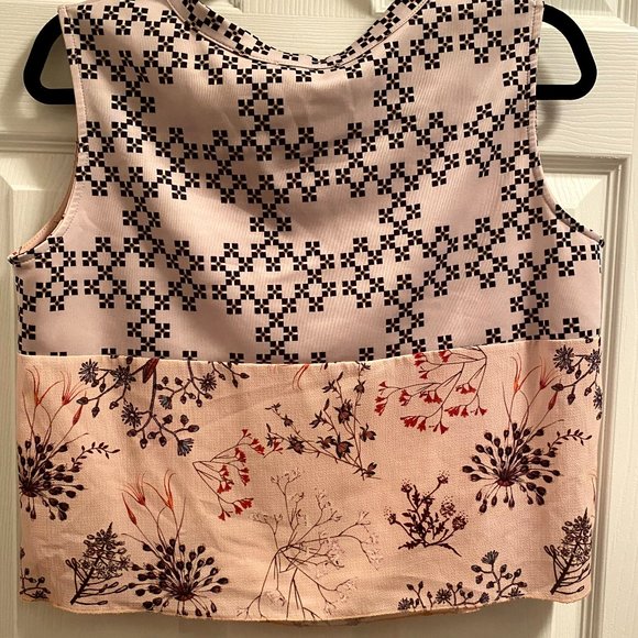 Sleeveless Mixed Print Zara Crop Top with High Neck - Picture 2 of 3